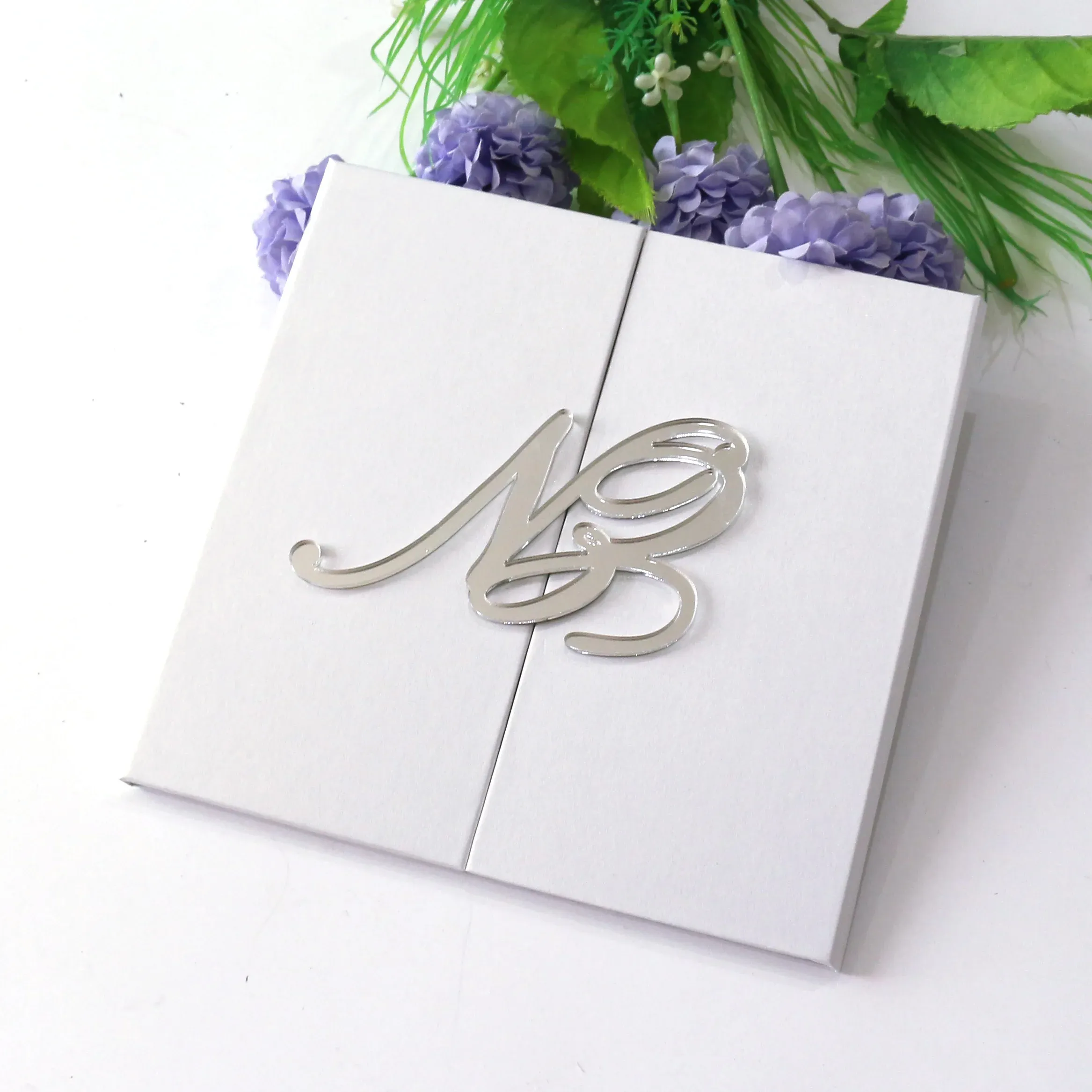 White Wedding Hardcover Invitation Door Fold Design With Silver Monogram Graduation Party Wedding Invitation Cards - Buy Wedding Invitation,Wedding Invitation With Envelope,Wedding Invitation Card.